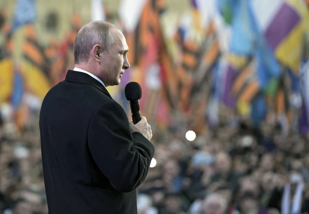 Președintele Vladimir Putin se adresează mulțimii adunate la Kremlin, 18 martie 2015