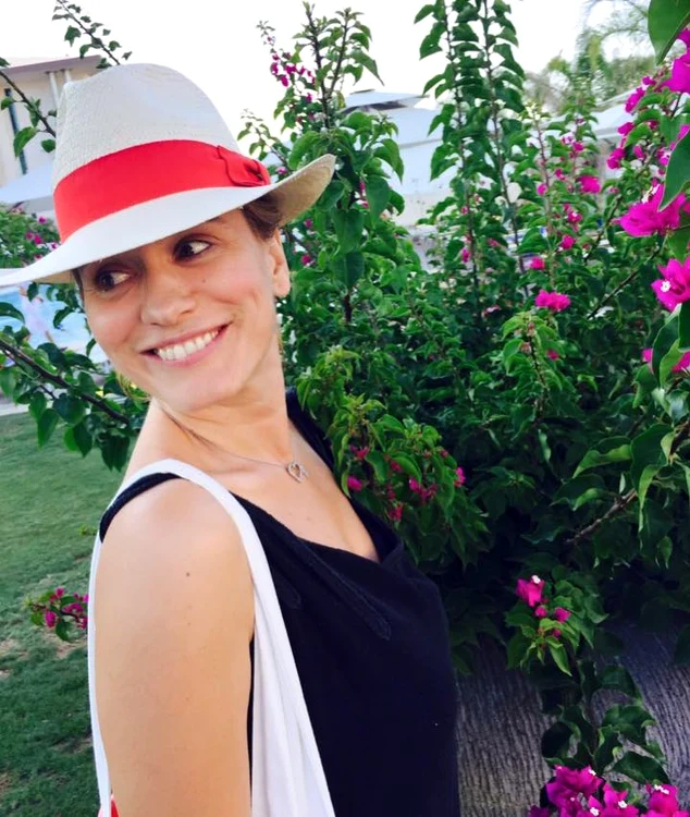 
    Andreea Esca este în concediu în Iordaniafoto: arhiva personală  