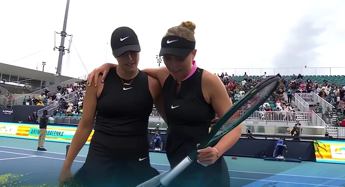 Aryna Sabalenka și Paula Badosa, la finalul partidei. Captură TV