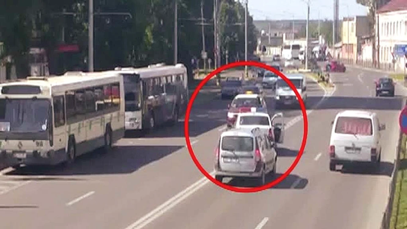 
    Cele două suspecte  au fost reţinute în trafic  