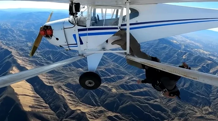 Momentul în care prăbușeșete avionul FOTO: Trevor Jacob