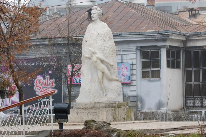 Mâna muzei lui Eminescu a fost furată de 26 de ori. Foto: adevărul