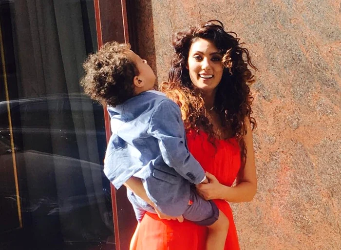 
    Cântăreaţa, alături de Jeremy şi de fiul lor, pe vremea când formau o familie fericită   