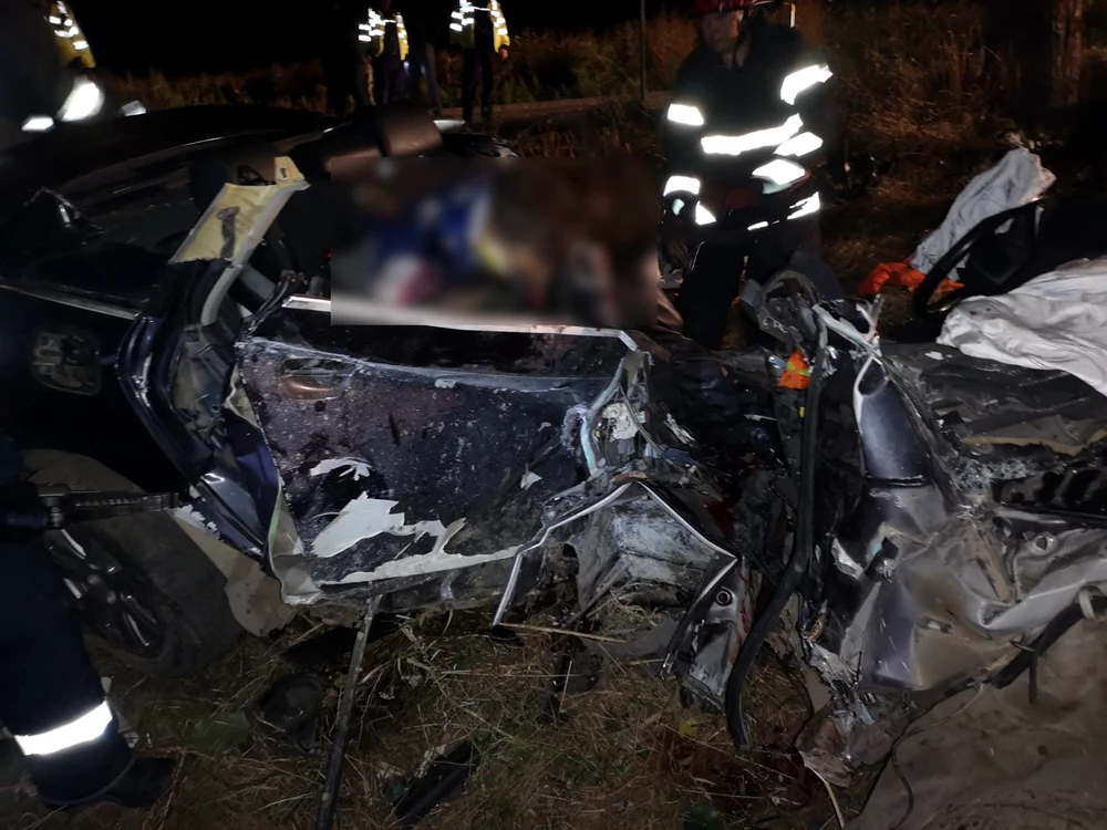 În accident, două persoane au decedat pe loc FOTO ISU Neamț