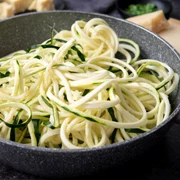 Paste din dovlecei cu chiftelute pasul 1  Sursa foto shutterstock 2175517863 jpg