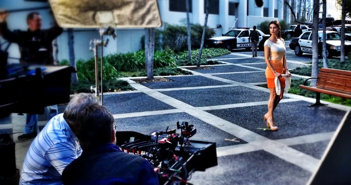 Catrinel Menghia, în platoul de filmare al serialului „CSI: Crime şi Investigaţii“ FOTO Arhivă personală/Facebook