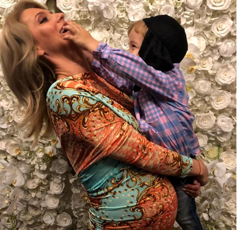 
    Senatorul PNL Alina Gorghiu a născut luni seară (8 octombrie) un băiețel, cel de-al doilea din familiefoto: facebook  