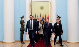 JD Vance și Niko Pal=șibian jpg