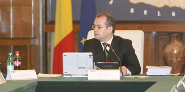 Premierul Emil Boc le-a cerut miniştrilor să înceapă un nou val de concedieri