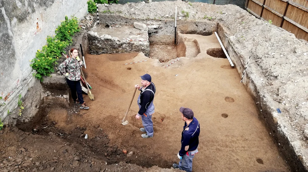 Oale medievale de gătit, descoperite în Târgoviște. FOTO Arheologie medievală în Târgoviște
