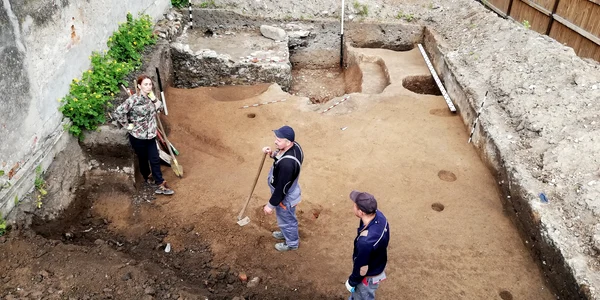 Oale medievale de gătit, descoperite în Târgoviște. FOTO Arheologie medievală în Târgoviște