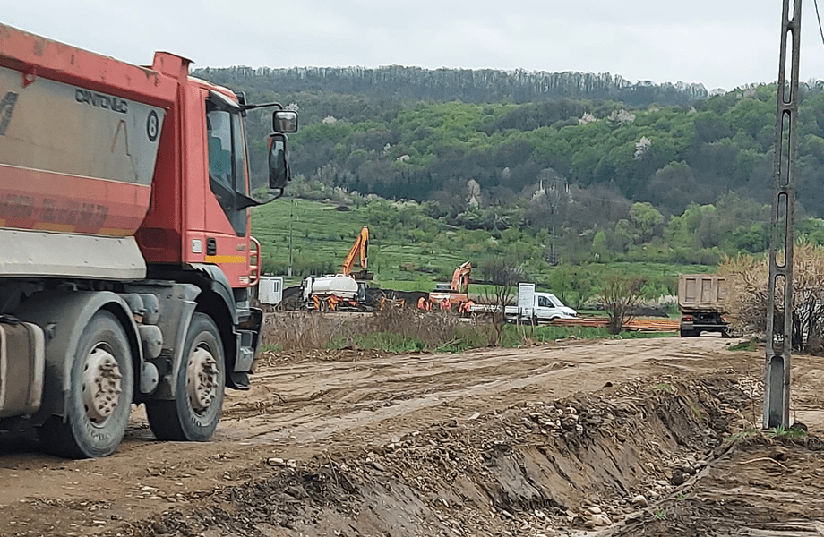 Autostrada Sibiu-Pitești risca să fie blocată din cauza unor consilieri locali