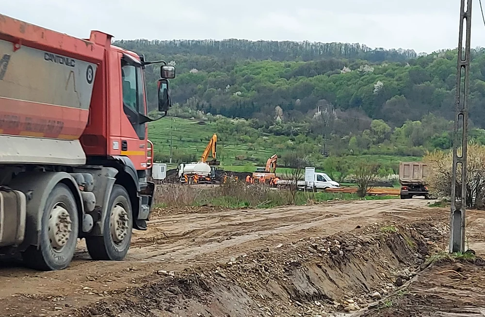 Lucrările la tronsonul 5 al viitoarei autostrăzi au început acum un an FOTO Denis Grigorescu