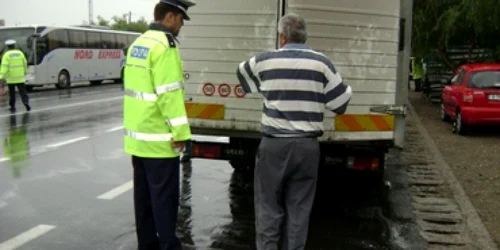 Bacău: „Artificiu” riscant: trei maşini cu o singură taxă de drum !