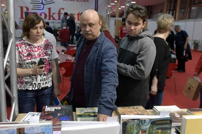 Cele mai vândute titluri la Bookfest. Cartea lui Andrei Pleşu, „Despre inimă şi alte eseuri“, cea mai căutată la Humanitas FOTO