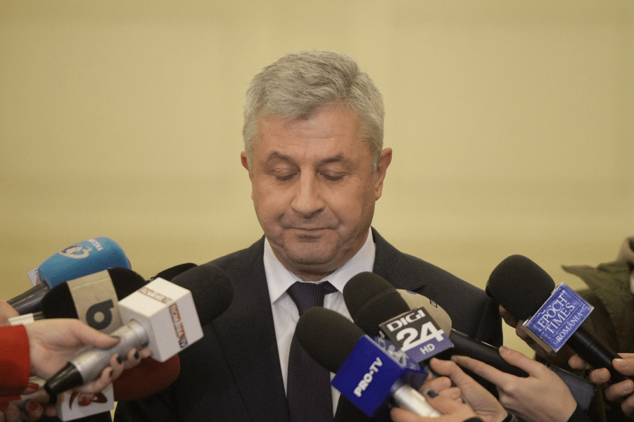 Noi tensiuni în Coaliție. Legea Consiliului Legislativ, care stabilește mandate pentru șefi și noi pensii speciale, retrimisă la comisii