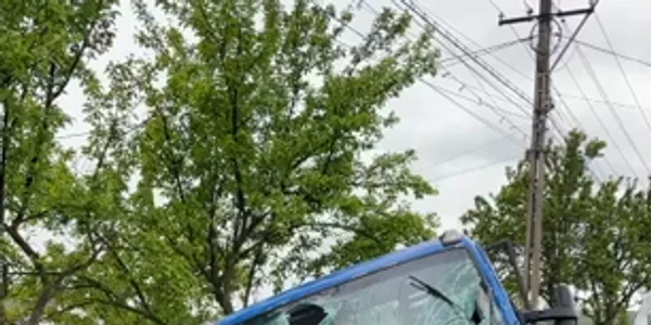 O persoană a fost încarcerată în urma impactului dintre două autoutilitare SURSA: Poliția Gorj