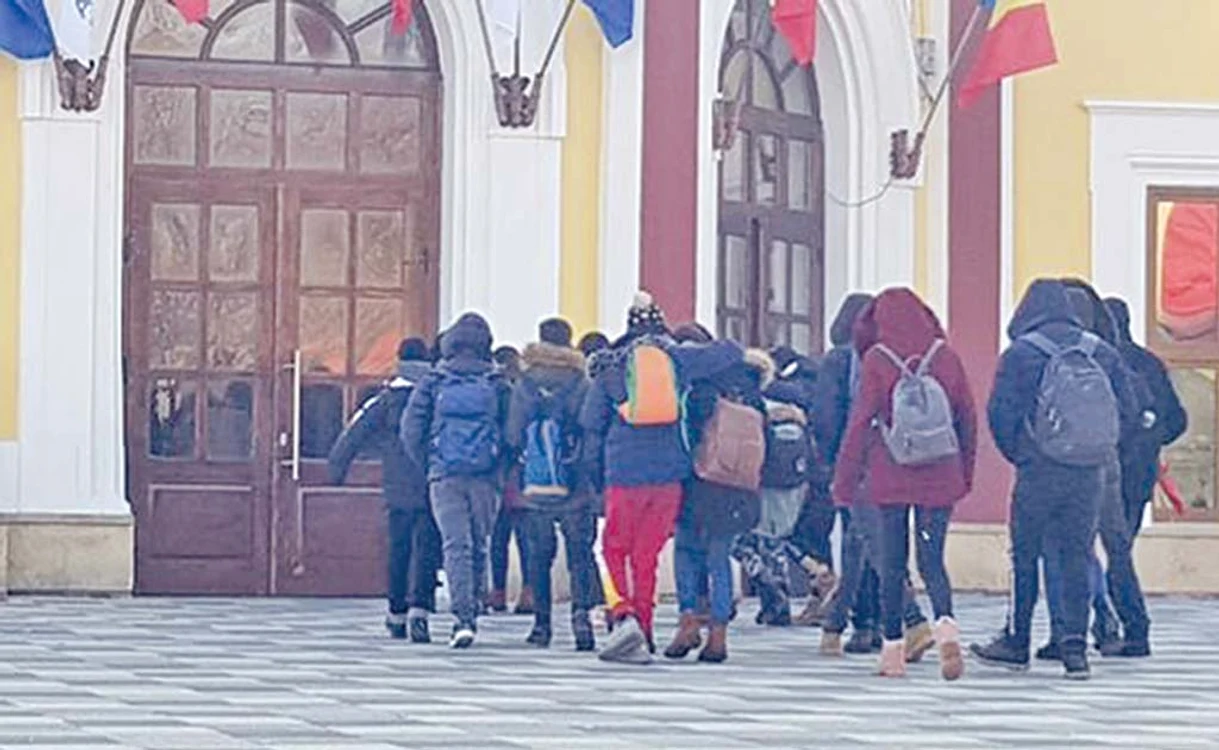 Grupul de elevi a pornit ieri dimineaţă spre casă