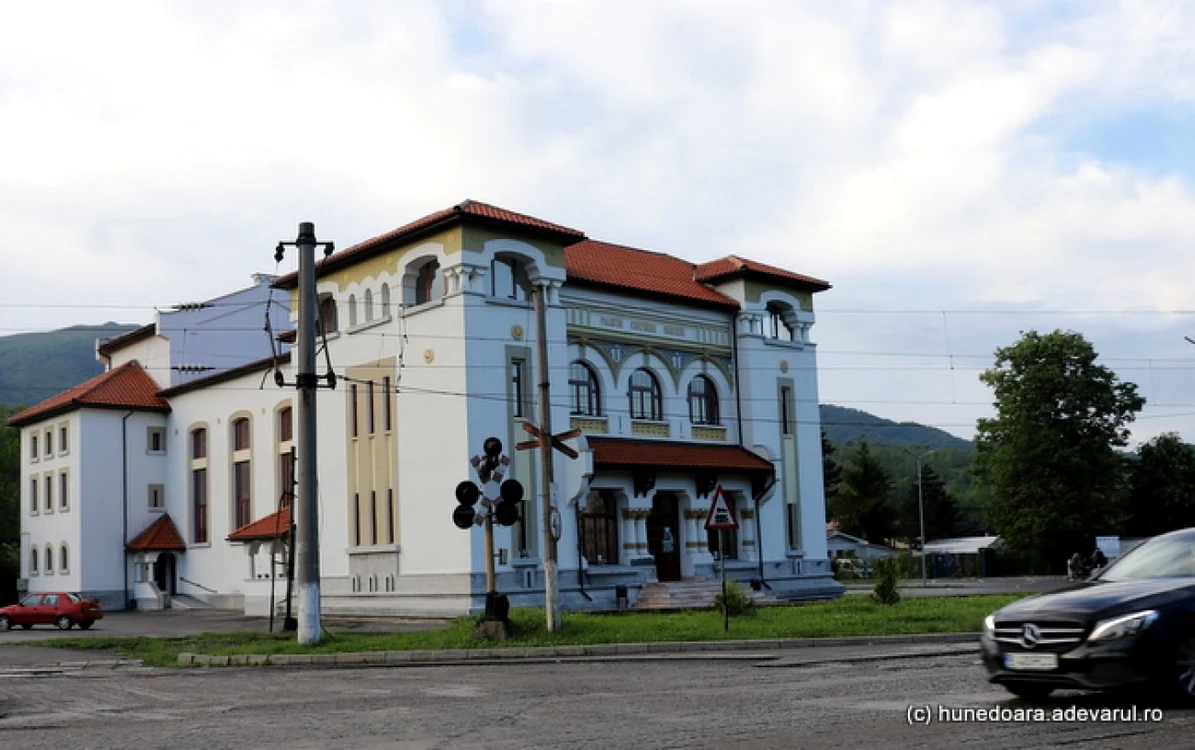 Palatul cultural Lupeni a fost reabilitat pe fonduri UE. FOTO: Daniel Guţă. ADEVĂRUL.