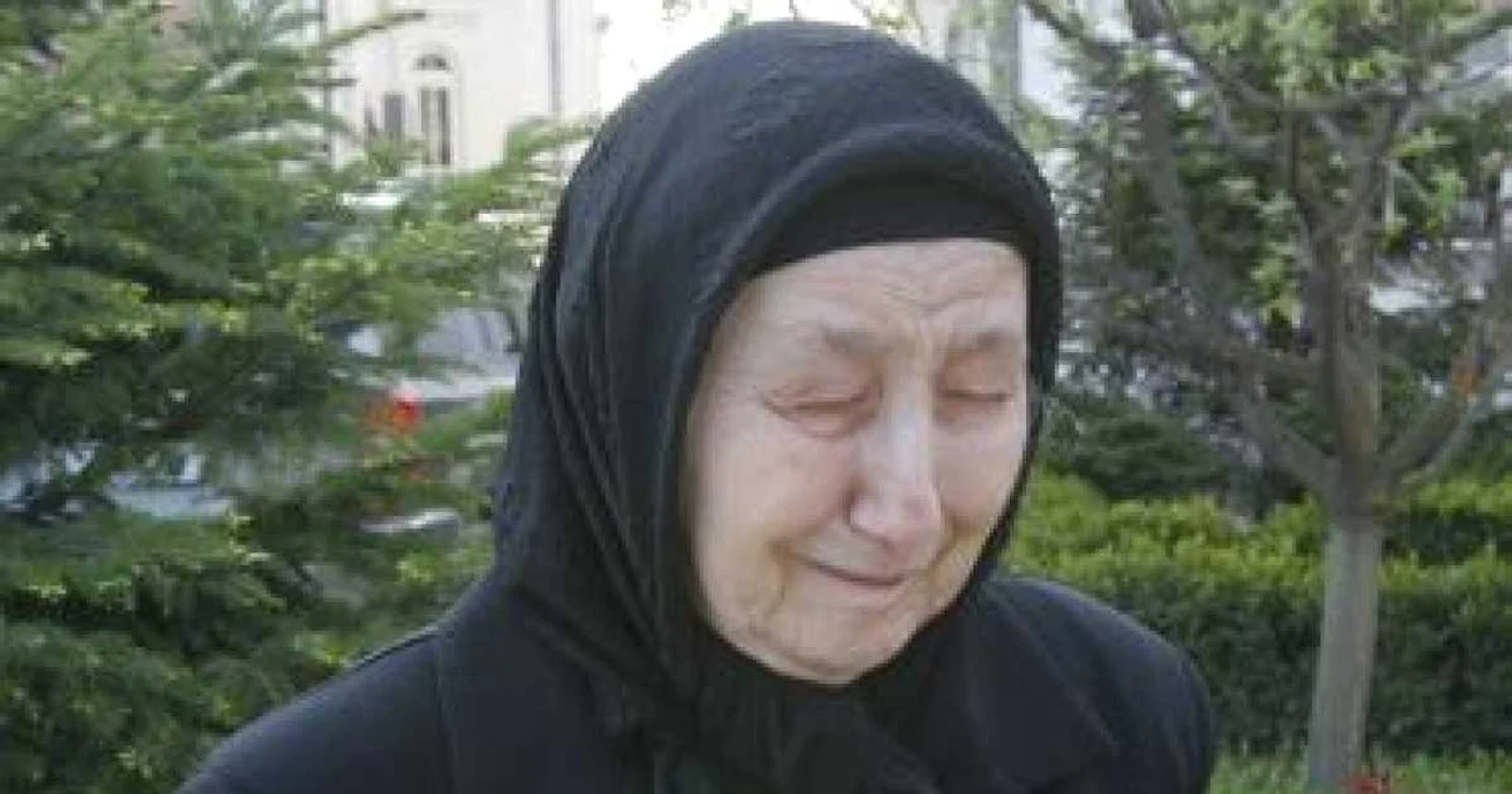Iaşi: Mama lui Gigi Becali şi-a rupt mâna la Sfânta Parascheva