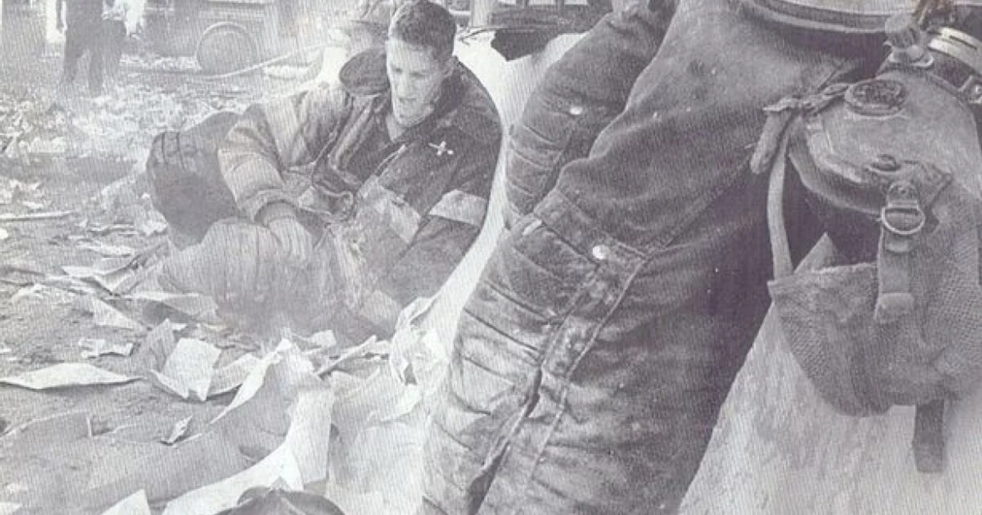Steve Sullivan, surprins la turnurile gemene la câteva ore de când acestea au fost lovite. FOTO via mirror.co.uk