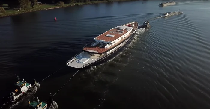 Așa arată iahtul de lux din cauza căruia de demolează podul -captură YouTube Dutch Yachting