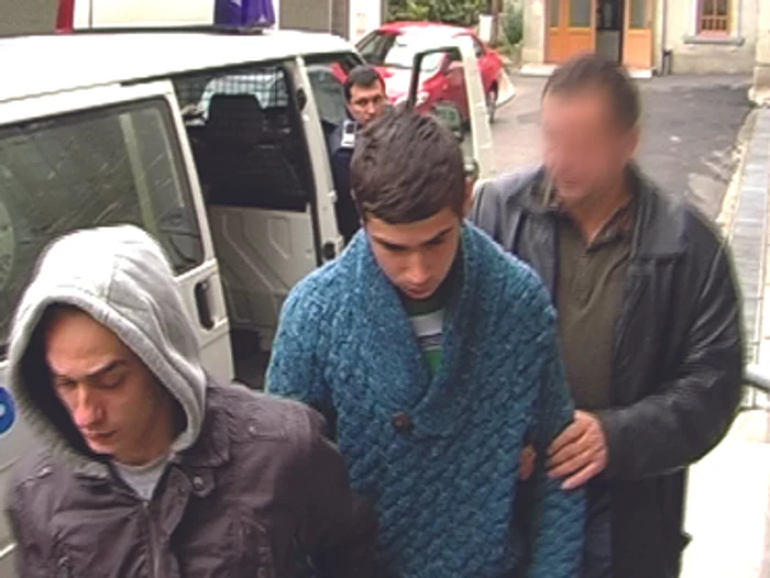Iaşi: Ajutoarele „prinţişorului” care a furat au fost puse în libertate