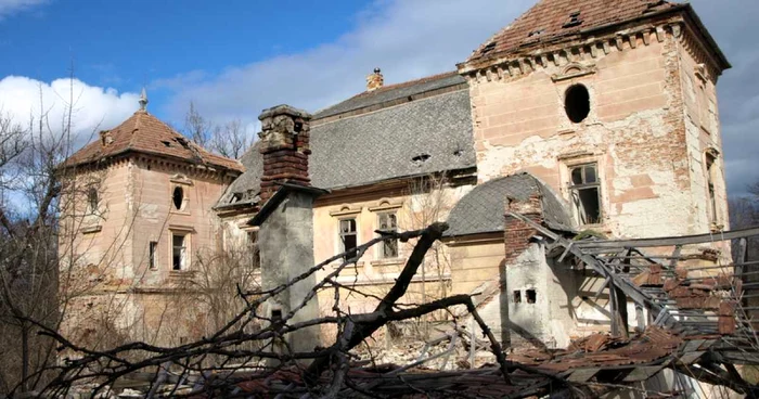 Castelul Nalaţ, de la marginea Haţegului. FOTO: Daniel Guţă.