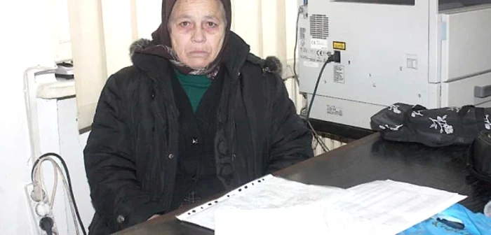 Doljeanca susţine că şi-a pierdut casa din cauză că nu a plătit unui vecin suma de 3580 de lei pentru construirea unui gard