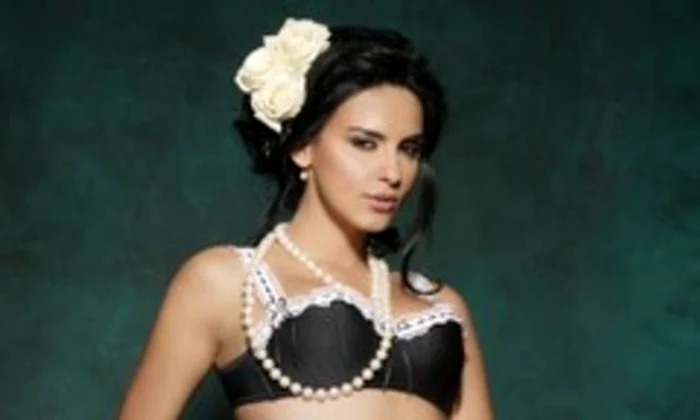 Pentru a ascunde kilogramele în plus, Lavinia Pârvă a fost nevoită să poarte rochii lungi şi haine largifoto: ele.ro