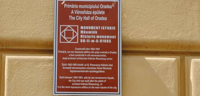 Plăcuţa de pe clădirea Primăriei