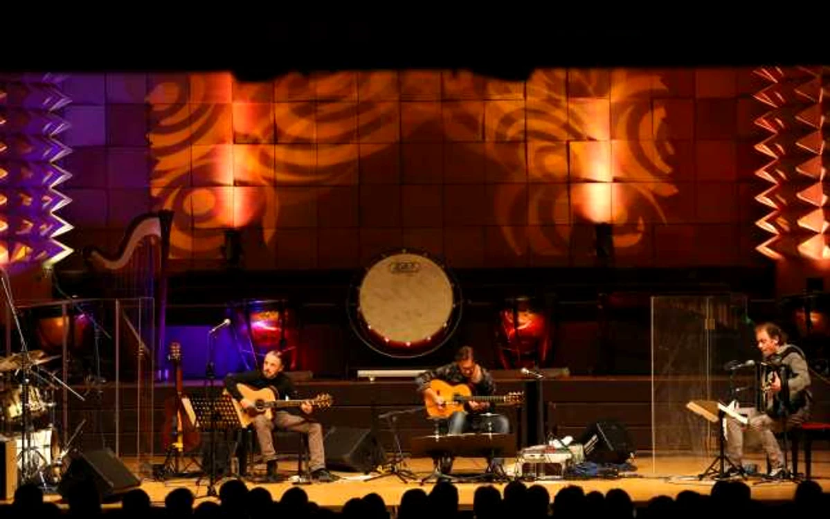 Al di Meola şi trupa sa pe scena Sălii Capitol FOTO Alex Hreniuc