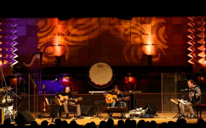 Al di Meola şi trupa sa pe scena Sălii Capitol FOTO Alex Hreniuc