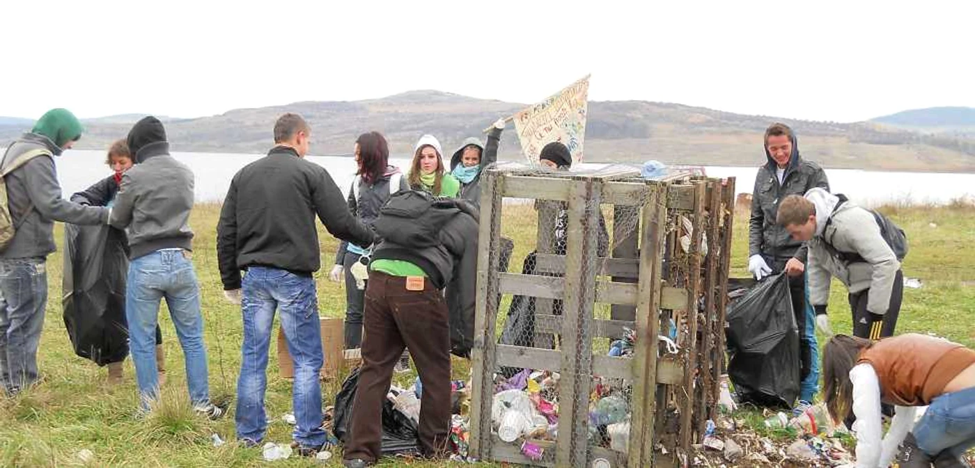 112 elevi au participat la ecologizarea de ieri