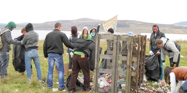 112 elevi au participat la ecologizarea de ieri