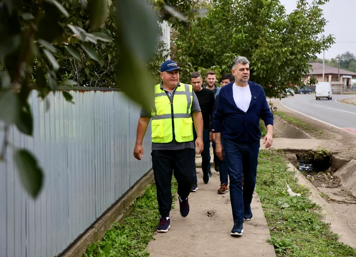 Premierul a fost sâmbătă în apropierea localității Pechea FOTO Marcel Ciolacu/Facebook
