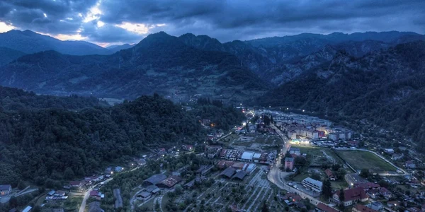 Brezoi pe Valea Lotrului Vâlcea și panorama aeriană Foto destinatiaanului ro jpg