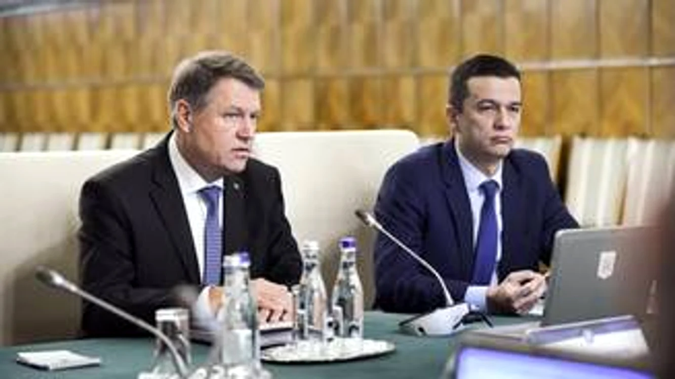Președintele Klaus Iohannis și premierul Sorin Grindeanu au păreri diferite despre bugetul instituțiilor de siguranță națională