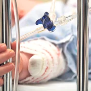 04 foto copil spital shutterstock 24370696 jpg