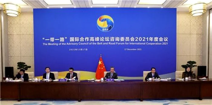 Foto: Oficialii chinezi (Consilierul de stat şi ministru de externe, Wang Yi în centru) la reuniunea anuală a Comitetului Consultativ al Forumului pentru Cooperare Internaţională „Centura şi Drumul”, Sursa: Site-ul oficial al MAE China