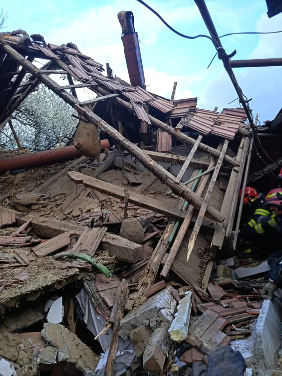 Casa a fost distrusă FOTO ISU Prahova via Informația Prahovei
