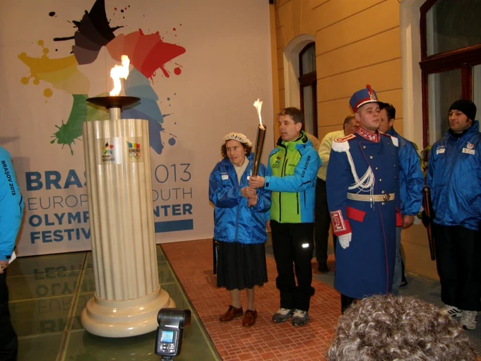 Flacăra Olimpică este aprinsă la Casa Căsătoriilor. FOTOSimona Suciu