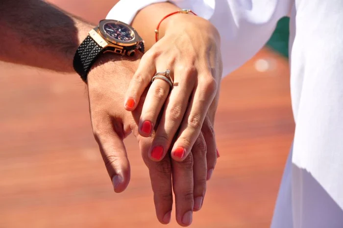 Inelul Ramonei Lăzuran valorează 10.000 euro (Foto: Facebook)