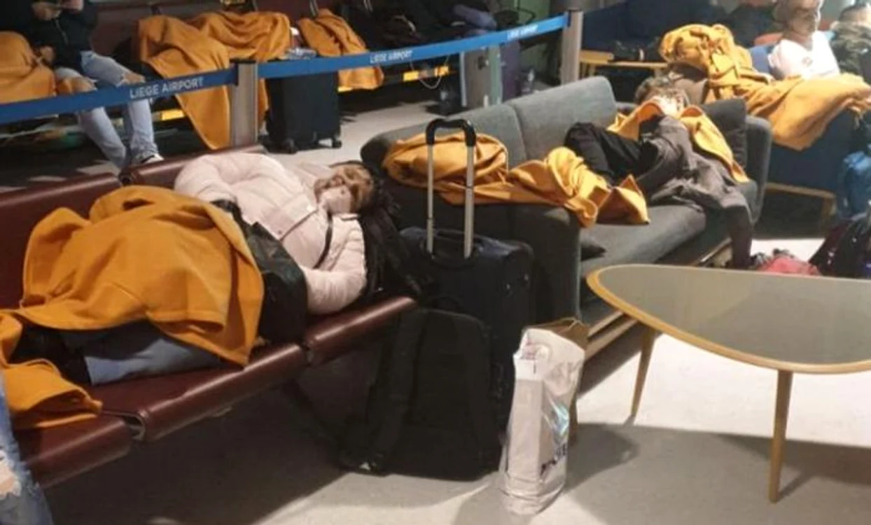 
    Călătorii au dormit pe scauneFoto: arhivă personală  