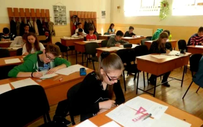 Elevii clasei a VIII-a susţin pe 24 iunie proba la matematică Foto:Adevărul