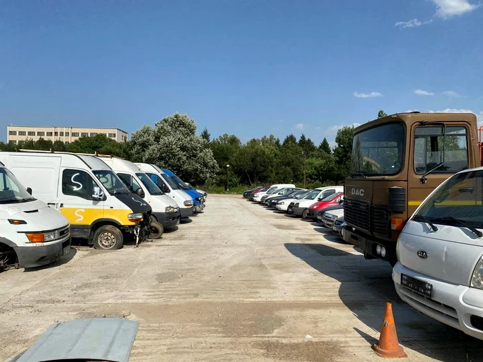 
    Mașinile abandonate și ridicate ajung la fier vechi după 30 de zile  