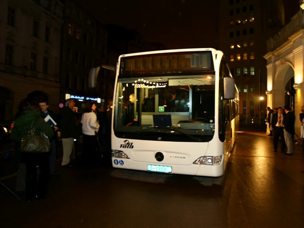 
    Autobuzele nocturne cirulă de la ora 23.30 până la ora 5.30  