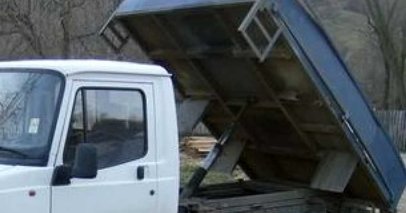 Oblonul maşinii l-a lovit în piept
