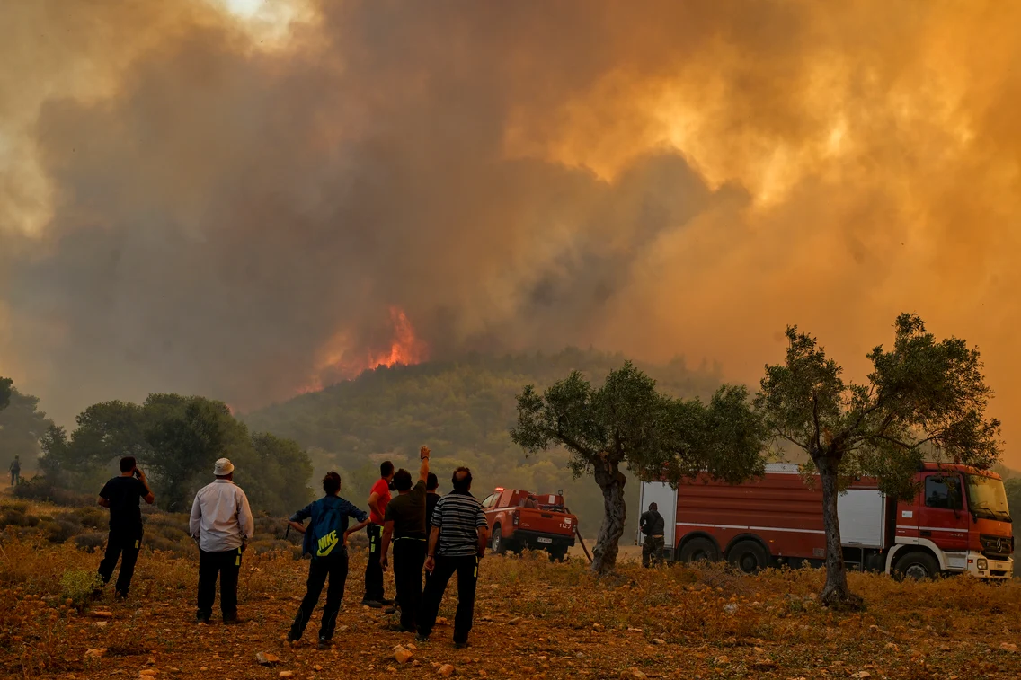 Incendii si evacuare populație lângă Atena FOTO AFP (1) jpg