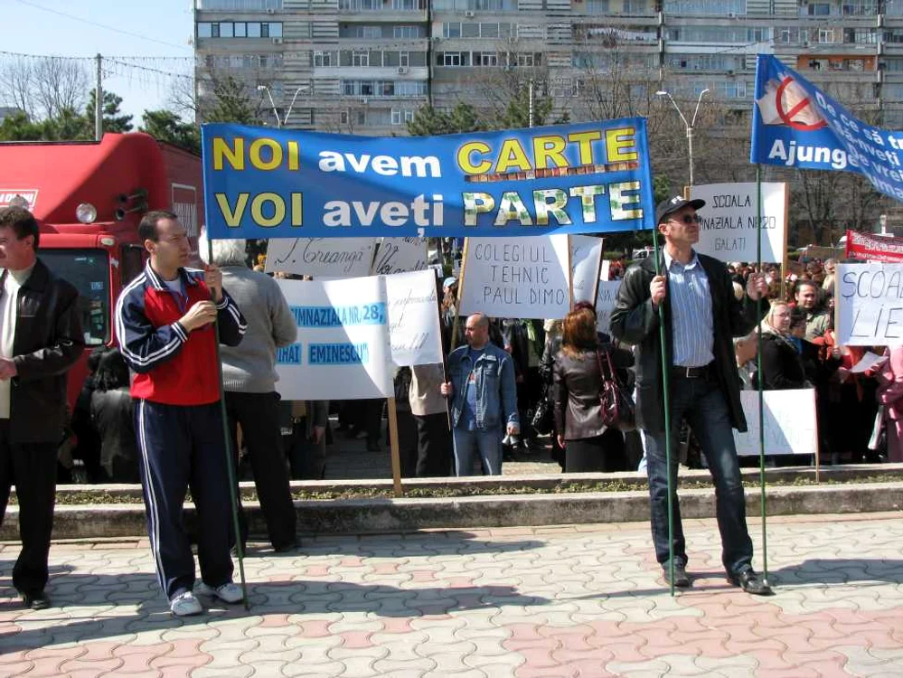 Profesorii au afişat bannere pline de tâlc